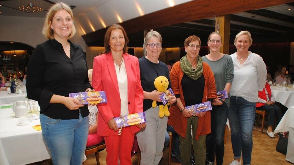 Neu gewählt wurden Insa Hildebrandt (v.l.), Corinna Holst, Andrea Burfeind, Saakje van der Kooi und Annika Köster, die sich mit der 2. Vorsitzenden Gesa Brinkmann auf neue Aufgaben im Vorstand freuen.