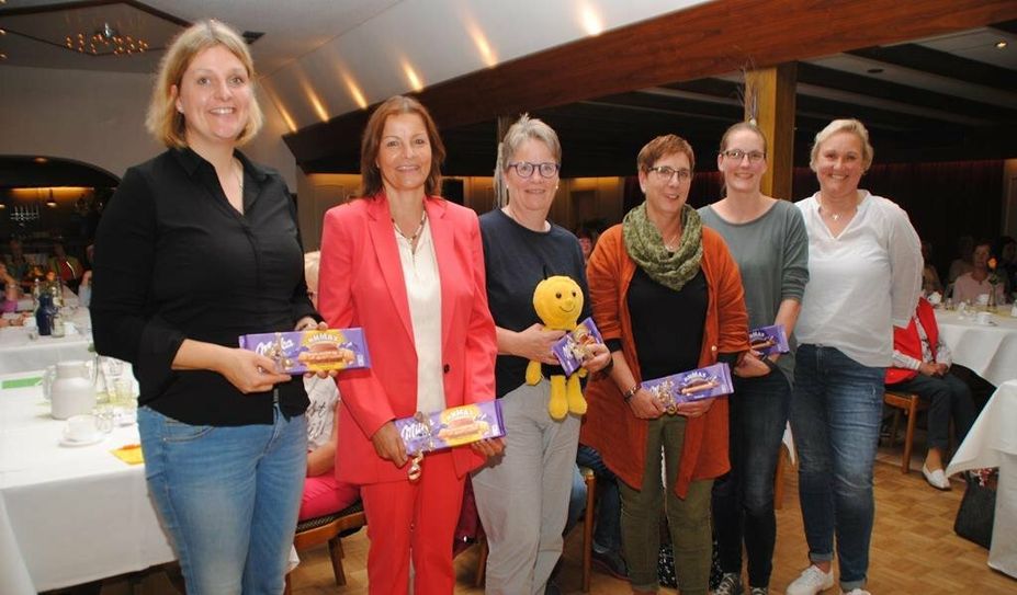 Neu gewählt wurden Insa Hildebrandt (v.l.), Corinna Holst, Andrea Burfeind, Saakje van der Kooi und Annika Köster, die sich mit der 2. Vorsitzenden Gesa Brinkmann auf neue Aufgaben im Vorstand freuen.