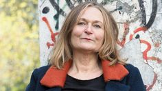 Angelika Sinn lebt und arbeitet in Worpswede und Bremen als freischaffende Autorin, Künstlerin und Referentin.