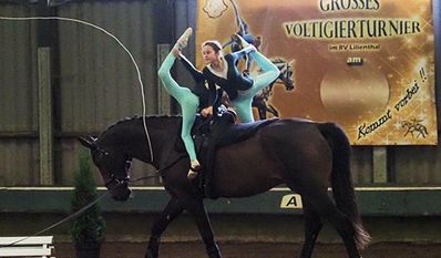 Das Schritt-Duo Sina und Sophia holten sich die Schleifen für den 3. Platz