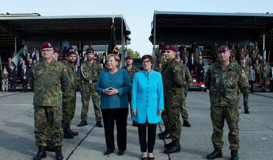 Bundeskanzlerin Angela Merkel und Verteidigungsministerin Annegret Kramp-Karrenbauer kamen am Mittwoch nach Seedorf.