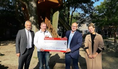 Stefan Horeis, Niels Meyring (Bereichsleiter SOS-Kinderdorf), Björn Strehl und Sonja Oelfke (Öffentlichkeitsarbeit SOS-Kinderdorf Worpswede