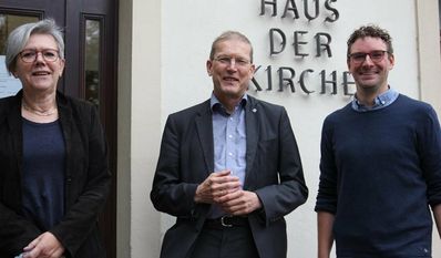 Zogen Bilanz der Visitation: Superintendentin Jutta Rühlemann, Regionalbischof Dr. Hans Christian Brandy und Pastor Henning Mahnken (St. Willehadi). Foto: Roland Hofer