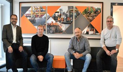 Das Führungsteam besteht aus Jens Hinck (Geschäftsführer), Björn Feindt (Prokurist und Leiter Straßen- und Tiefbau), André Peters (Leiter Abrechnung- und Vermessung) und Jens Sülldorf (Prokurist und kaufmännischer Leiter).