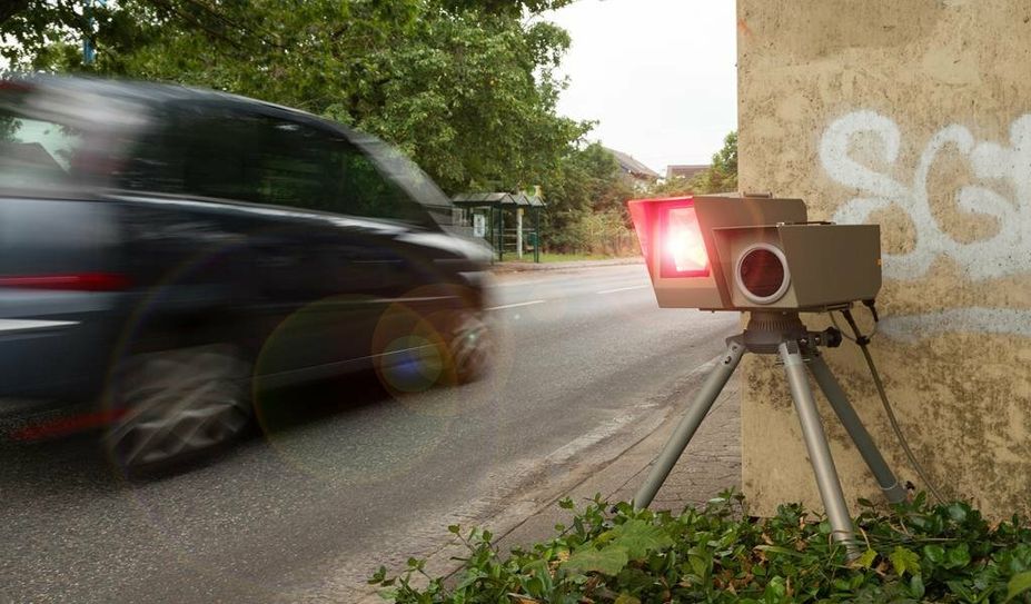 Wer zu schnell fährt, muss ab November doppelt so tief in Tasche greifen.
