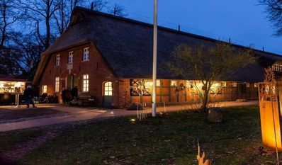 Stimmungsvolles Ambiente beim Kunsthandwerkermarkt in Worpswede.