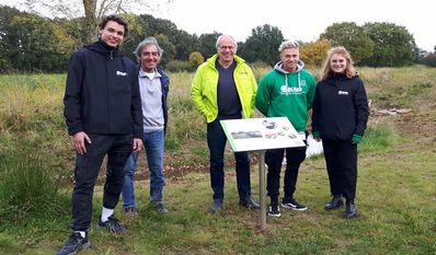 Mitglieder des BUND-Infoteams und der BUND Kreisgruppe Osterholz gehen zurzeit von Haustür zu Haustür, um zu informieren.