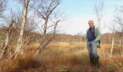 Dr. Hans-Gerhard Kulp im Teufelsmoor, in der größten Quelle von Treibhausgasen im Landkreis.