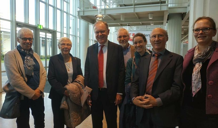 Telse Schulze, Heidrun Knoth, Stephan Weil, Alfred Schulze, Regine Moll, Hans-Walter Kochanek und Heike Behrens (v. li.)