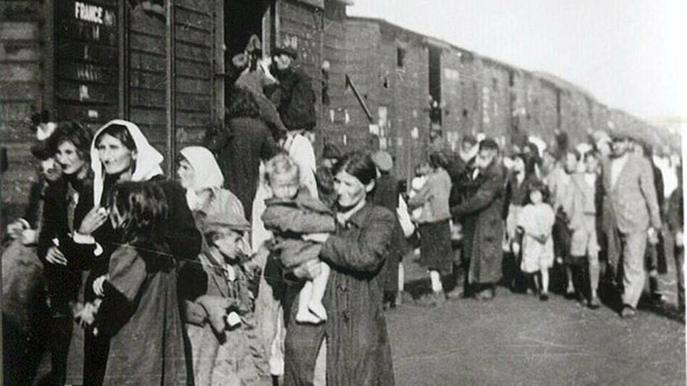 Deportation polnischer Jüdinnen und Juden aus dem Ghetto in Siedlce nach Treblinka 1942. Bild:wiki commons