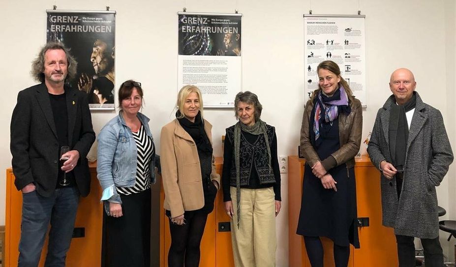 Bei der Ausstellungseröffnung: Andreas von Glahn (v. li.), Anja Schlesselmann, Sabine Schumacher (BBG), Ulla Michaelis, Thelke Scholz und Bürgermeister Michael Hannebacher.