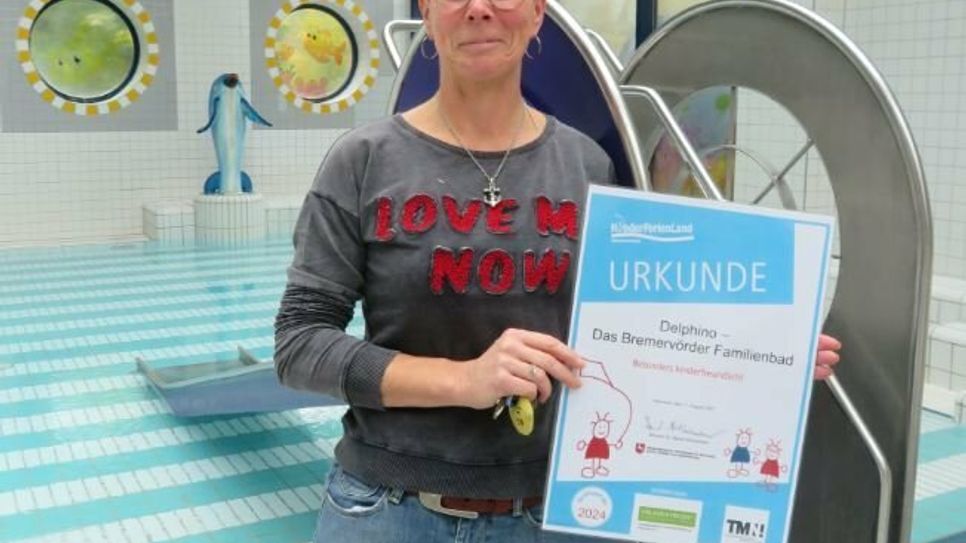 Badleiterin Petra Steiling freut sich über die Re-Zertifizierung „KinderFerienLand Niedersachsen“