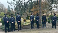 Die Mitglieder der Ortsfeuerwehr gedachten gemeinsam mit Ortsvorsteher Klaus Sass zum Volkstrauertag den Opfern der beiden Weltkriege.