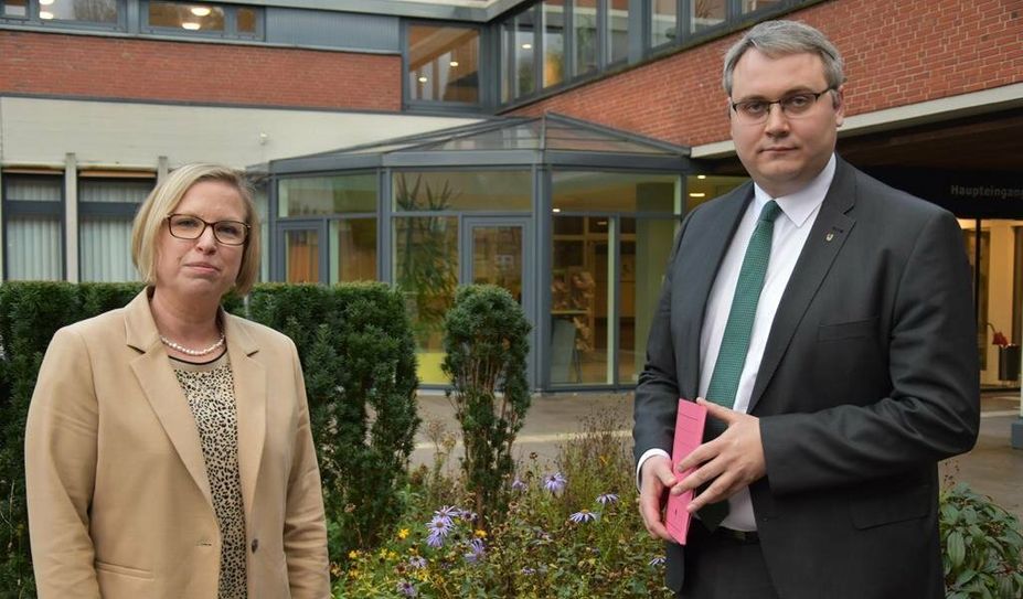Landrat Marco Prietz und Dezernentin Heike von Ostrowski stellten bei einem Pressegespräch den erweiterten Einsatzauftrag der mobilen Impfteams vor.