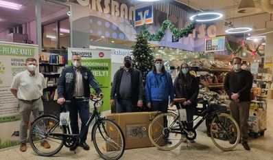 Am Donnerstag fand bei Markkauf die Gewinnübergabe von drei fahrrädern statt, die Marktkauf gesponsert hatte.