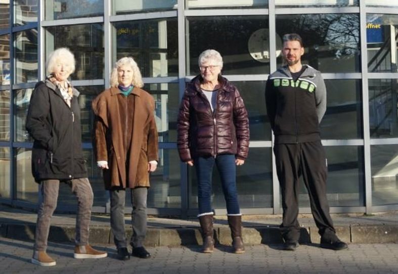 Ursula Hollmann (v. li.) und Petra Fischer (Kinderschutzbund), Waltraud van Rahden (Bremervörder Tafel) und Benjamin Ruf (My Time Fitness) hoffen auf rege Beteiligung.