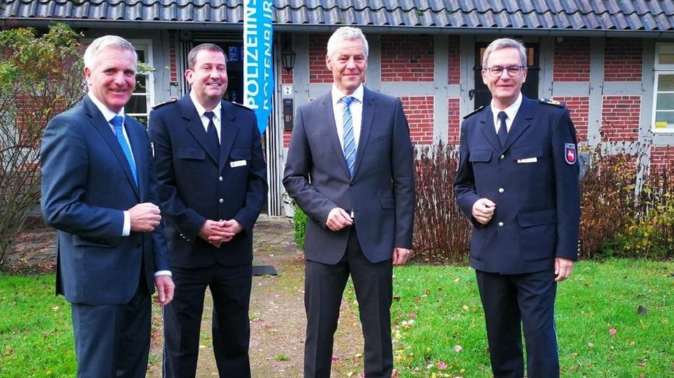 Polizeipräsident Thomas Ring (v. li.), Polizeidirektor Jörg Wesemann, Bürgermeister Torsten Oestmann, und Polizeivizepräsident Hans-Jürgen Felgentreu.
