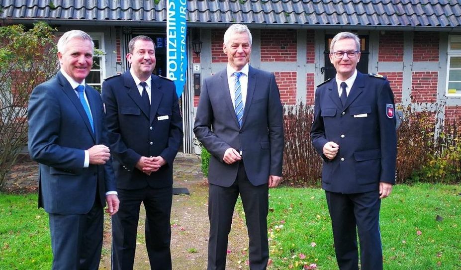 Polizeipräsident Thomas Ring (v. li.), Polizeidirektor Jörg Wesemann, Bürgermeister Torsten Oestmann, und Polizeivizepräsident Hans-Jürgen Felgentreu.
