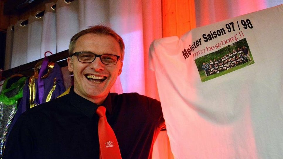 „Meisterspieler“ Oliver Schulz (54) mit einem „Meisterschafts-T-Shirt“ der Saison 1997/98.