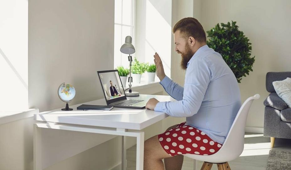 Home alone ... again. Fortan gilt wieder eine Homeofficepflicht, sonfern keine zwingenden betriebsbedingte Gründe entgegenstehen. Bild: adobe/studio romantic