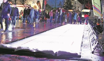 Die Eisstockbahn, die zuletzt zu den besonderen Attraktionen des Weihnachtsmarktes zählte, war ohnehin nicht geplant. Nun sagt die Stadt die Veranstaltung komplett ab. Foto: Archiv (ek)