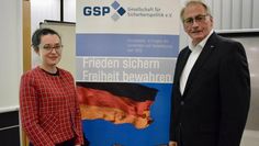 Referentin Dr. Lidia Averbukh und Organisator Werner Hinrichs, Oberstleutnant a.D., freuten sich über  viele Interessierte Besucher:innen des Vortrags.