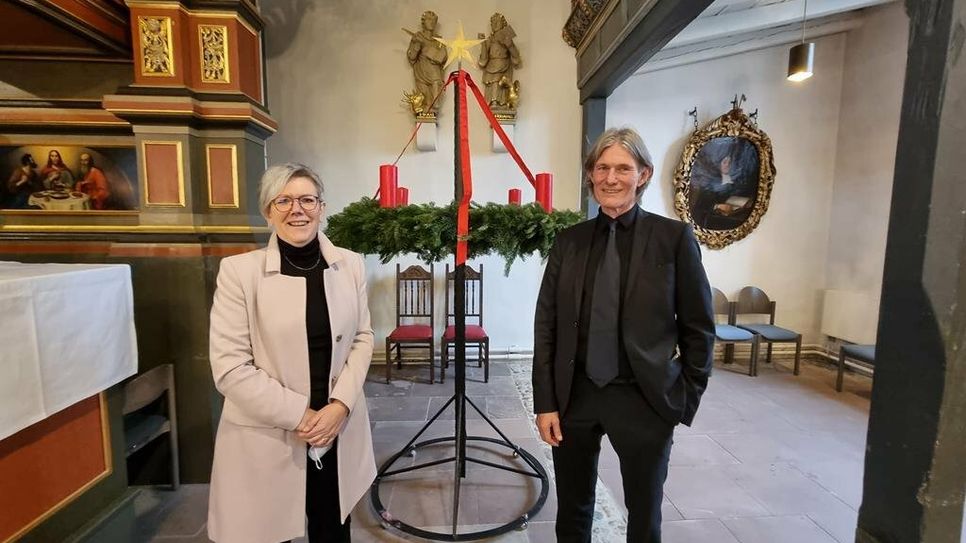 Fast 30 Jahre als Geschäftsführer des Diakonischen Werks und nun Ruheständler: Norbert Mathy wurde von Superintendentin Jutta Rühlemann verabschiedet.