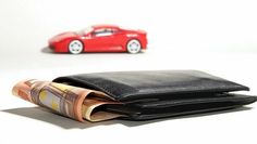 Augen auf beim Autokauf: Die Finanzierung über den Autohändler ist nicht immer die günstigste Lösung.