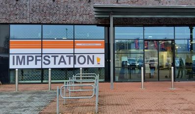 Über 3.000 Impfungen, die meisten davon zur Auffrischung, wurden in der neuen Impfstation am Hördorfer Weg (ehemals „medimax“) in der ersten Woche durchgeführt. Foto: eb