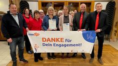 Sonja Peper (4. v.l.) und Heike Hogenkamp  (3. v.l.) vom MTV  Hesedorf wurden für ihr ehrenamtliches Engagement geehrt.