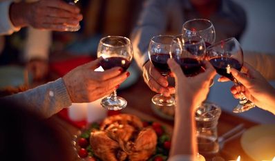 2G-Plus auch im Privaten: Niedersachsens „Weihnachtsruhe“ umfasst unter anderem eine Testpflicht für Geimpfte und Genesene, wenn sie sich mit mehr als zehn Personen treffen wollen. Foto: AdobeStock