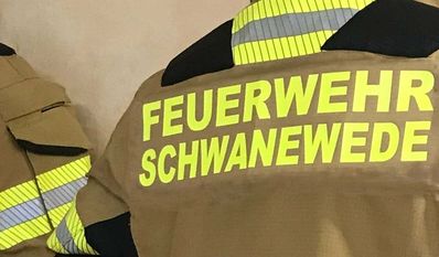 Moderne Schutzkleidung der Firma S-Gard®. Das offensichtlichste Merkmal ist der Schwenk auf eine neue Farbe: Sand.