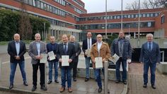V.l.:  Frank Thies (Leiter Ordnungsamt Landkreis), Jürgen Finke, Wolfgang Surek, Bernd Wülpern, Jan Husmann, Dirk Eichstaedt, Christopher Thompson, Jörg Falk und Heinrich Brand (Obermeister Schornsteinfegerinnung Stade für den Elbe-Weser-Raum).