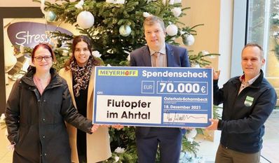 Annika Steffens, Melanie Blank, Jens Wendelken und Frank Weiberg setzen ein Zeichen für die Solidarität mit den Flutopfern im Ahrtal und Großraum Aachen.