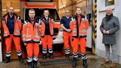 Bürgermeister Michael Hannebacher (rechts) bedankte sich bei den Aktiven der Rettungswache.