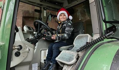 Der sechsjährigen Mats war begeistert vom Treckerfahren.