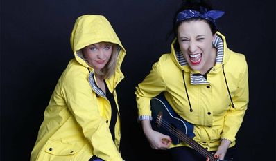 Die Deichgranaten möchten das Publikum in ihren Bann ziehen.