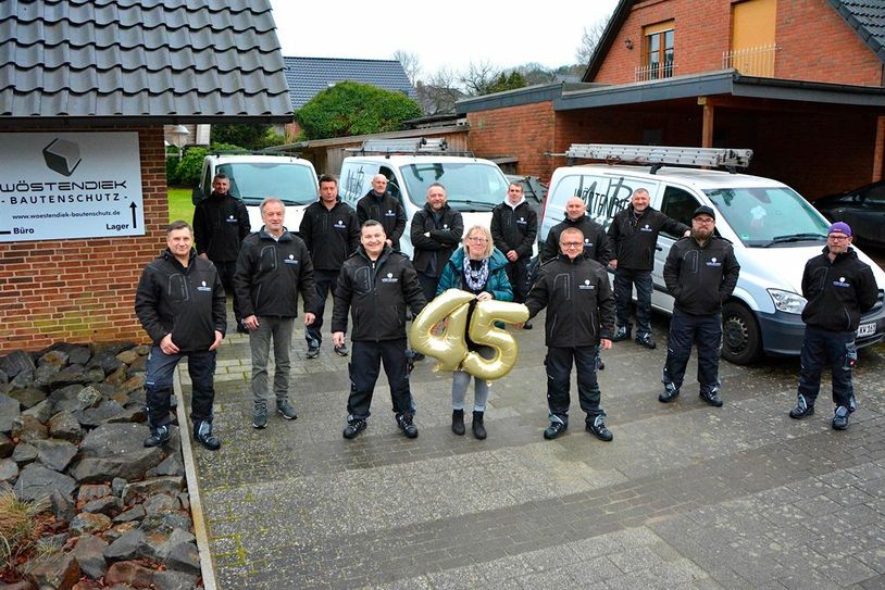 Das Wöstendiek-Team feiert 45-jähriges Firmen-Jubiläum.