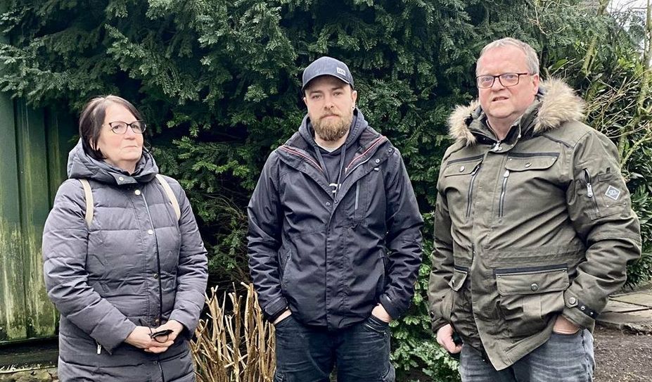 Carmen Stavenow, Mike Neely und Claus Bartels demonstrieren montags für das Ende der Coronamaßnahmen.