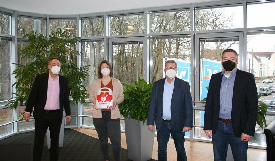 V. l.: Karsten Okraffka (Volksbank eG Osterholz Bremervörde), Maike Stoltmann (Firma B-Medic), Manfred P, Kiehn (Vorsitzender der Sportkonferenz Lilienthal), Claas Reckmann SV Lilienthal-Falkenberg.