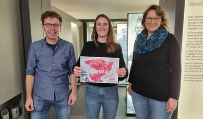 Präsentieren die Werkzeugbox „gewagt“: Michael Freitag-Parey (v. li.), Laura Keiser und Jutta Müller.  Christian Schlüter und Jan Lohrengel waren beim Fototermin verhindert.