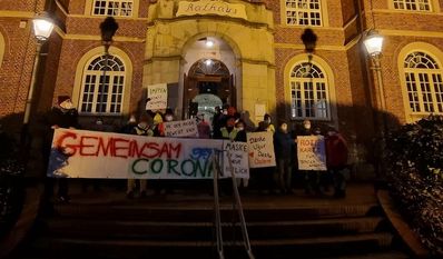 Die Protagonistinnen der angemeldeten Demo (SPD und Bündnis für Demokratie).