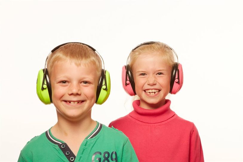 Die 3M Peltor Kid Kapselgehörschützer blenden Geräusche aus und helfen Kindern, sich zu fokussieren.