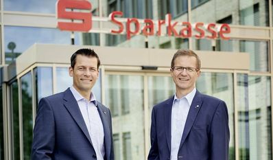 Thorben Prentzell und Vorstandsvorsitzender Stefan Kalt sind über die Jahresbilanz 2021 positiv gestimmt.