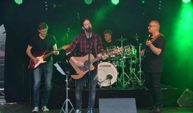 Insgesamt rocken sechs Acts die Kulturbühne, u. a. „The Woodbridge Burning“.