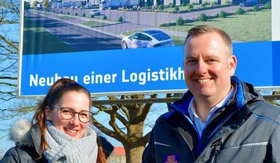 Andreas Meyer und Lebenspartnerin Sandra Böhm freuen sich über den Erweiterungsbau in der Bürgermeister-Reitmann-Straße, der ein neues Kapitel der bisher 116jährigen Firmengeschichte einleitet.