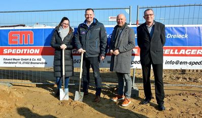 Andreas Meyer und Lebenspartnerin Sandra Böhm freuen sich über den Erweiterungsbau in der Bürgermeister-Reitmann-Straße, der ein neues Kapitel der bisher 116jährigen Firmengeschichte einleitet.