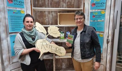 Tina Seeg und Annemarie Lampe von der ASO sind überzeugt, dass hier bald viele nicht mehr benötigte Lebensmittel neue Abnehmer:innen finden werden.