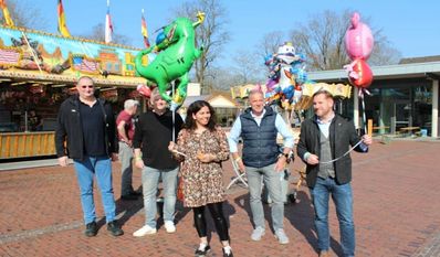 Marc Breitenfeld (re.) eröffnete gemeinsam mit Menschen aus Rat, Verwaltung und Wirtschafts-Interessen-Ring (WIR) den Markt.