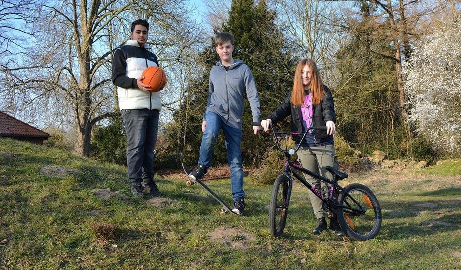 Wissen oft nicht, wohin: Ramazan Boral (v. li.), Yoshua Zobel und Susan Stegitz. Sie haben sich im Namen vieler anderer Jugendlicher deshalb an den Bürgermeister gewendet.